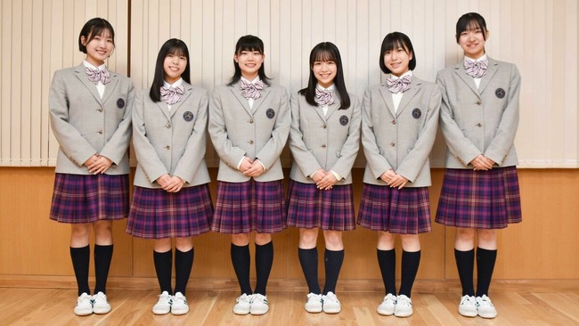 【画像】高校の｢アイドル育成コース｣に入学したJK6人グループ