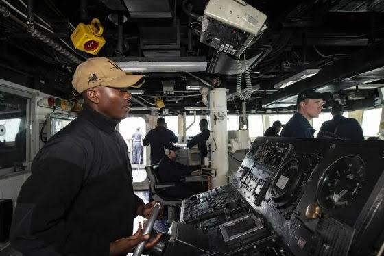 【悲報】米海軍、タッチパネルで軍艦を操縦するのは大変だと気づく…タッチパネルを全撤廃